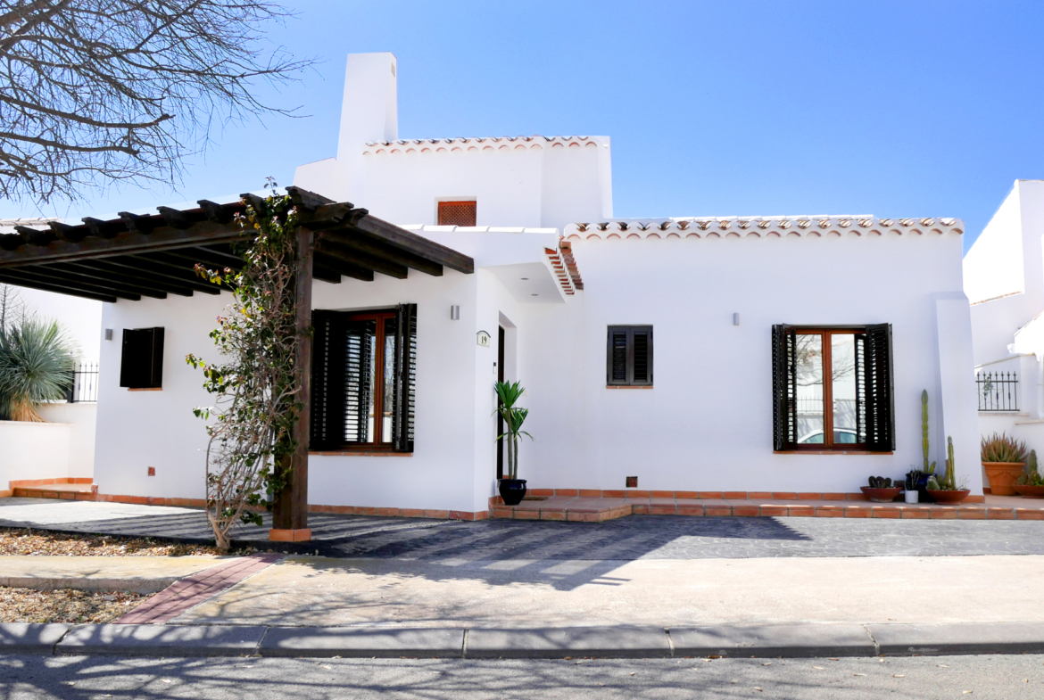 Beautiful 3 Bed Upgraded Villa with Stunning Golf Views & Extended Sunroom 11