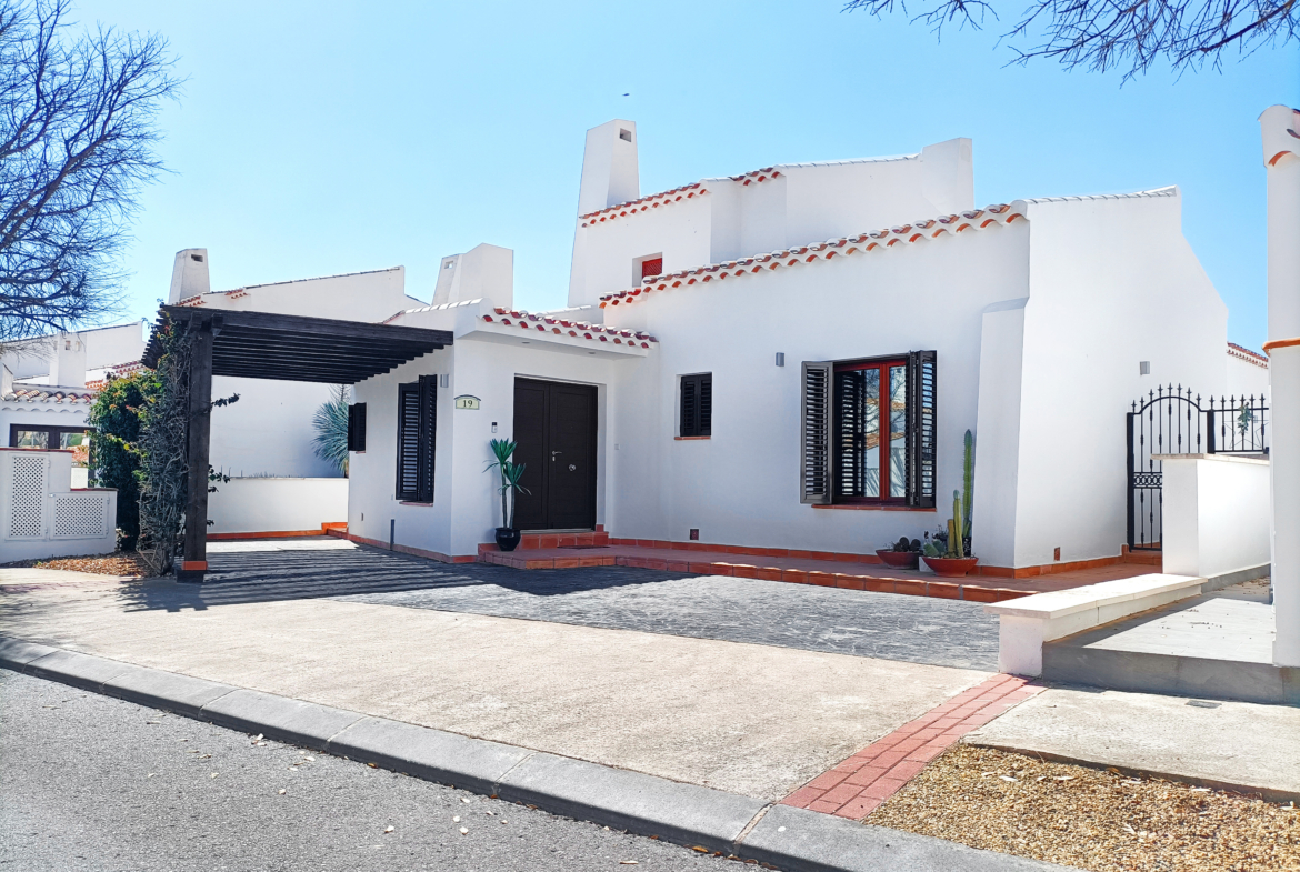 Beautiful 3 Bed Upgraded Villa with Stunning Golf Views & Extended Sunroom 12